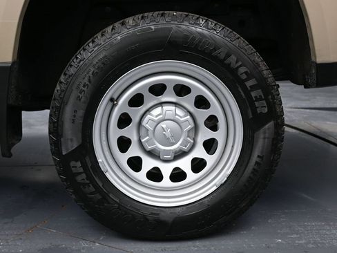 Used 2023 Chevrolet Colorado W/T image 12