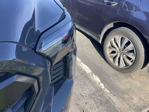 Used 2025 Toyota Tacoma TRD Sport w/ TRD Sport Premium Package image 4