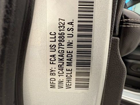 Used 2023 Jeep Grand Cherokee L Laredo image 54