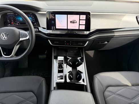 Used 2024 Volkswagen Atlas Cross Sport SE image 8