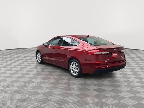 Used 2019 Ford Fusion SE image 2