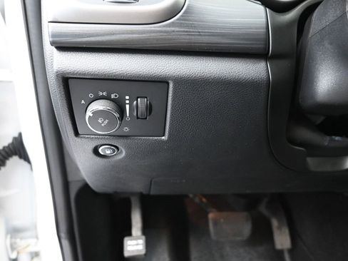 Used 2020 Jeep Grand Cherokee Laredo w/ Laredo X Package image 13