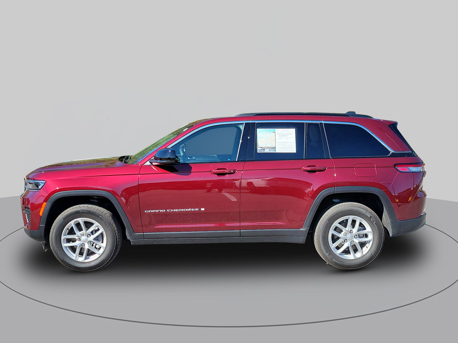 Used 2025 Jeep Grand Cherokee Laredo X w/ Luxury Tech Group I RWD image 6