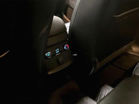 Used 2016 Ford Explorer XLT w/ Equipment Group 202A image 10