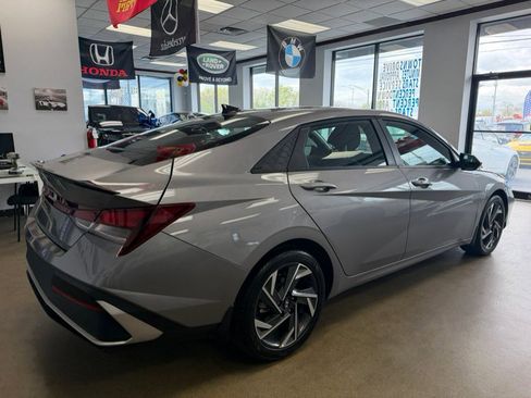 Used 2025 Hyundai Elantra Sport FWD image 13