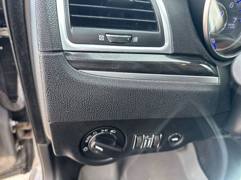 Used 2017 Chrysler 300 Limited image 8
