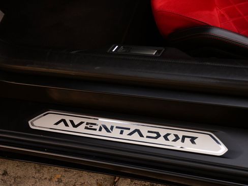 Used 2015 Lamborghini Aventador LP 700-4 image 32
