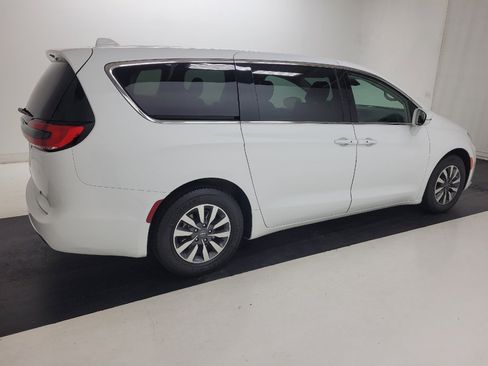 Used 2022 Chrysler Pacifica Touring-L FWD image 10
