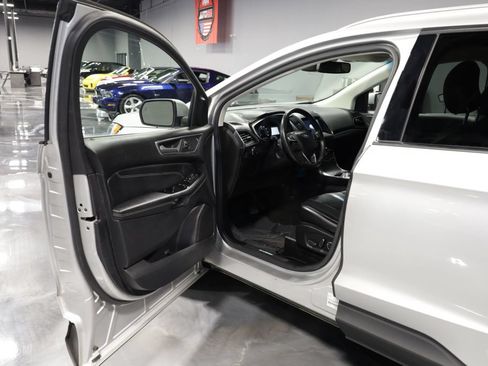Used 2019 Ford Edge Titanium AWD/4WD image 9