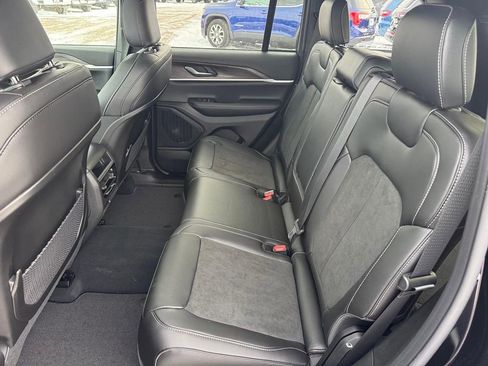 New 2026 Jeep Grand Cherokee Altitude image 10