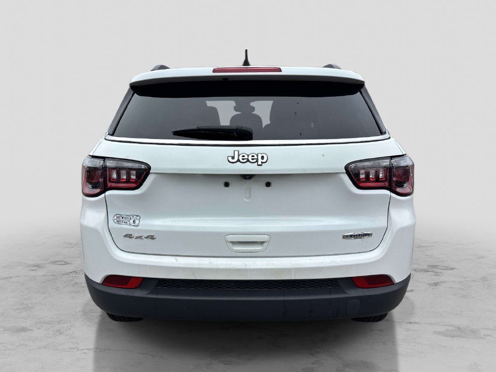 Used 2022 Jeep Compass Latitude w/ Convenience Group AWD/4WD image 4