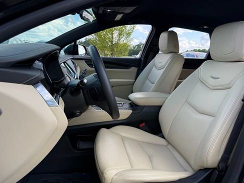 Used 2017 Cadillac XT5 FWD image 11