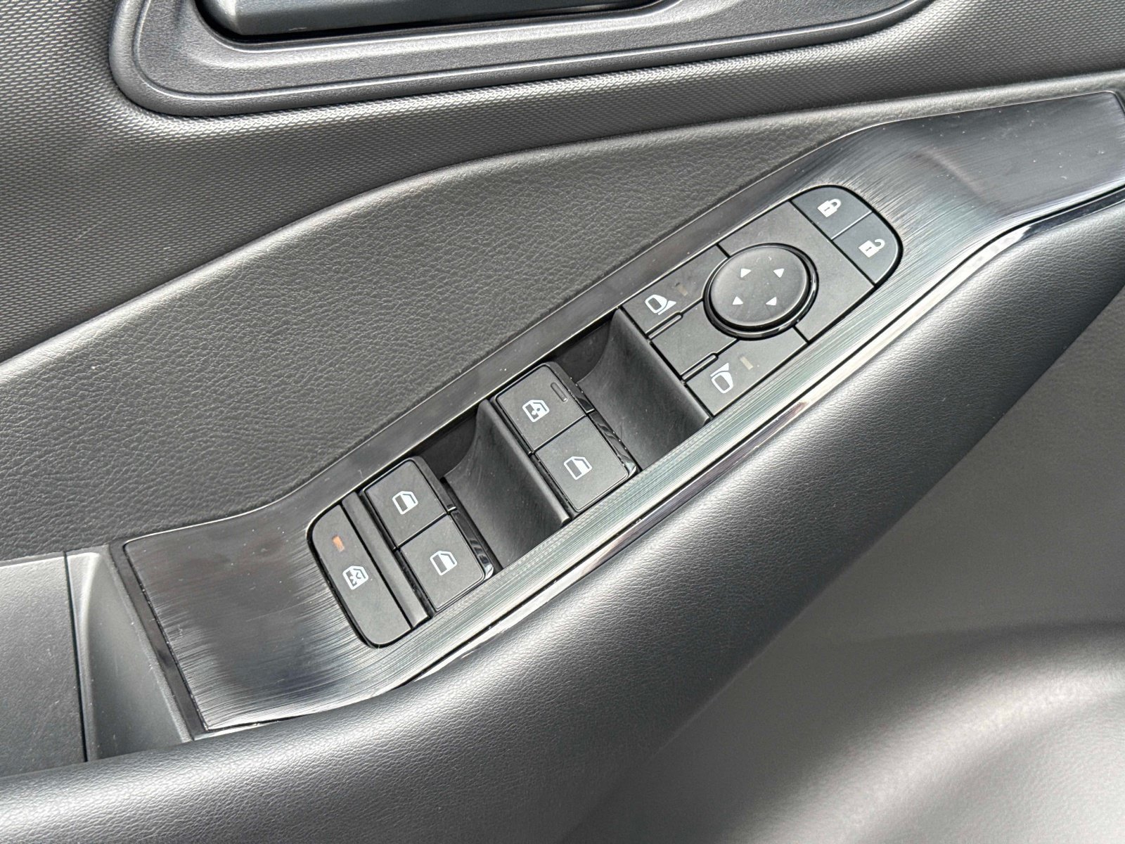 Used 2026 Nissan Rogue S FWD image 20