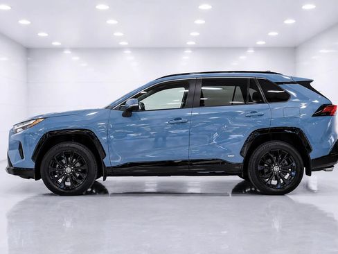 Used 2022 Toyota RAV4 SE w/ Convenience Package AWD/4WD image 2