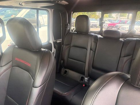 Used 2022 Jeep Gladiator Rubicon w/ Cold Weather Group AWD/4WD image 9