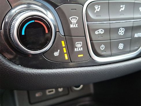 Used 2022 Chevrolet Equinox Premier image 19