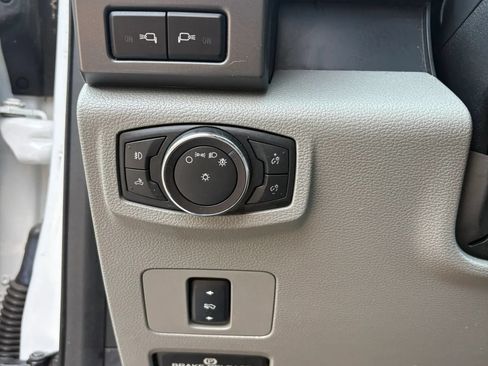 Used 2018 Ford F250 XLT w/ XLT Premium Package AWD/4WD image 18