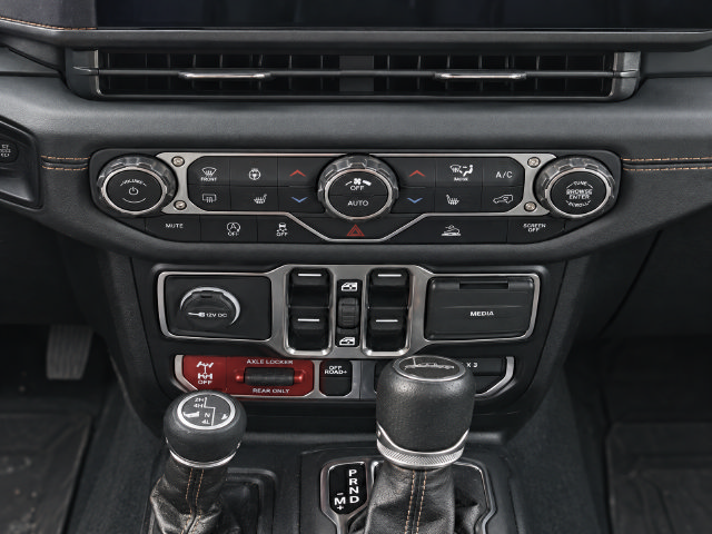 Used 2024 Jeep Gladiator Mojave w/ Convenience Group AWD/4WD image 11