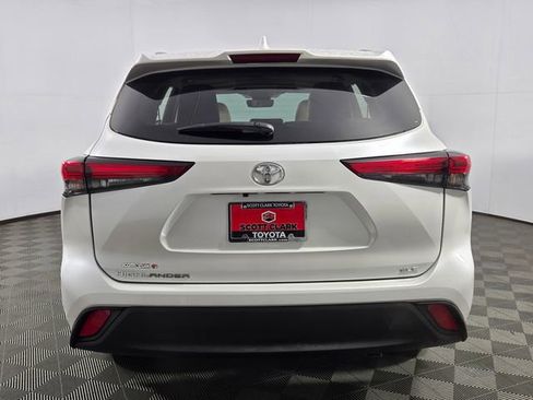 Used 2023 Toyota Highlander XLE image 8