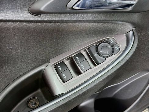 Used 2021 Chevrolet Malibu LT FWD image 32