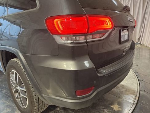 Used 2018 Jeep Grand Cherokee Laredo image 10