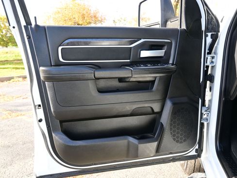 Used 2024 RAM 3500 Big Horn image 11