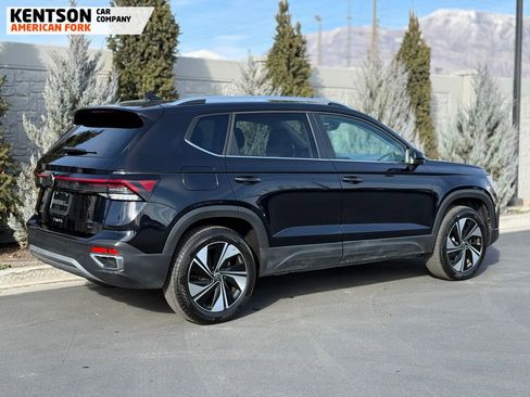 Used 2025 Volkswagen Taos SE image 10