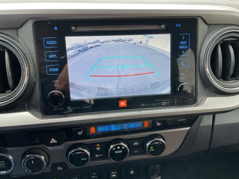 Used 2017 Toyota Tacoma Limited image 17