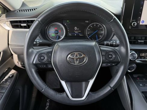 Used 2023 Toyota Venza LE AWD/4WD image 12