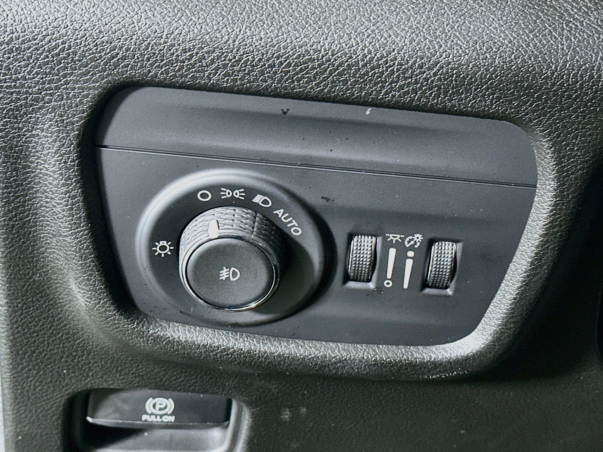 Used 2023 Jeep Grand Cherokee Limited RWD image 17