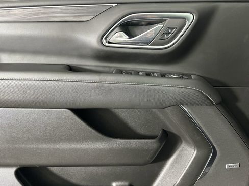 Used 2023 GMC Yukon SLT w/ SLT Premium Package image 25