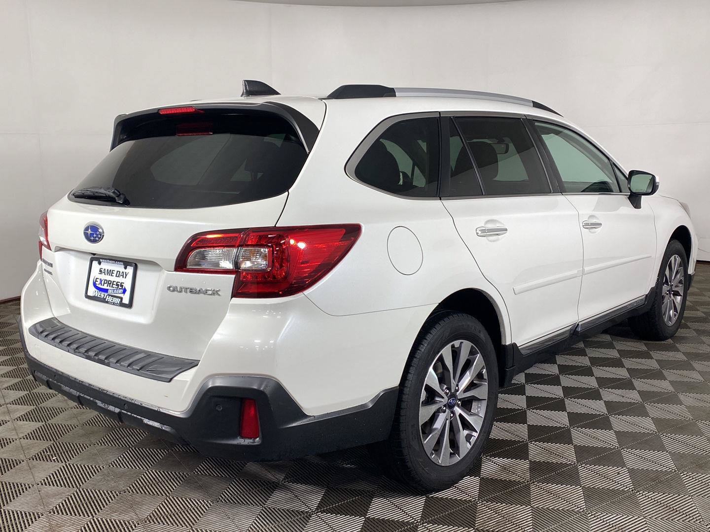 Used 2019 Subaru Outback 2.5i Touring AWD/4WD image 5