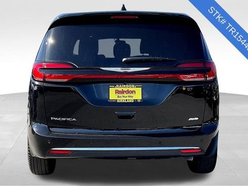 New 2026 Chrysler Pacifica Select image 4