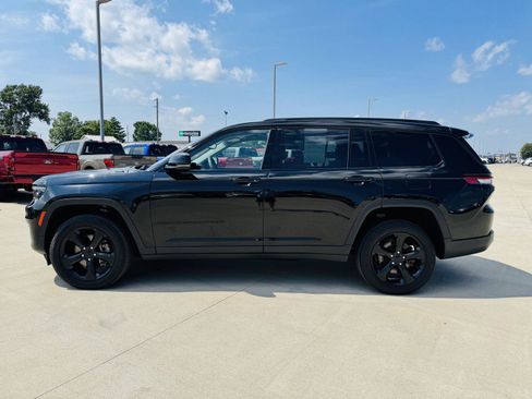 Used 2023 Jeep Grand Cherokee L Limited w/ Black Appearance Package AWD/4WD image 40