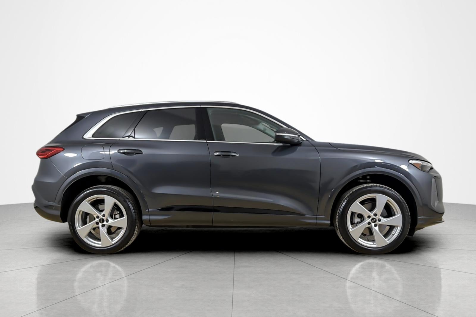 Used 2025 Audi Q5 Premium Plus w/ Premium Plus AWD/4WD image 6