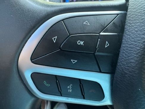 Used 2017 Chrysler 300 Limited RWD image 25