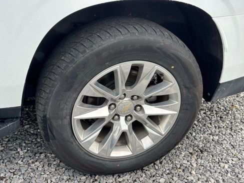 Used 2023 Chevrolet Suburban Premier image 9