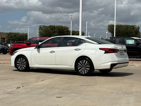 Used 2025 Nissan Altima 2.5 SV FWD image 3