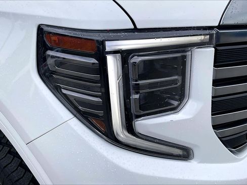 Used 2024 GMC Sierra 1500 AT4 w/ Technology Package AWD/4WD image 28