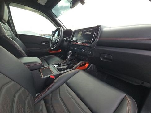 Used 2025 Nissan Frontier PRO-4X w/ Pro Premium Package image 20