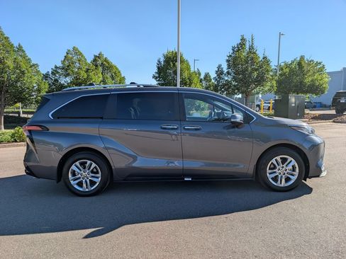 Used 2025 Toyota Sienna Limited AWD/4WD image 7
