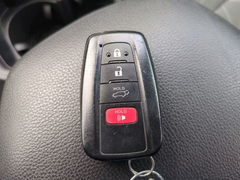 Used 2025 Toyota RAV4 XLE w/ Convenience Package FWD image 27