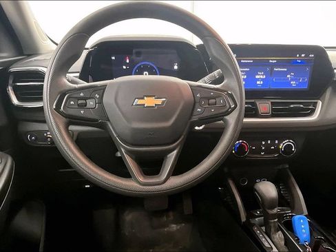 Used 2024 Chevrolet TrailBlazer LS w/ LS Convenience Package FWD image 4