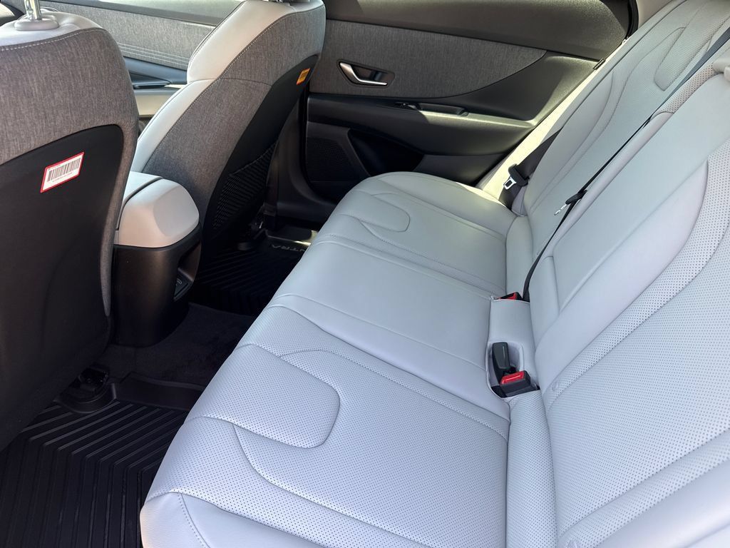 Used 2026 Hyundai Elantra Limited FWD image 17