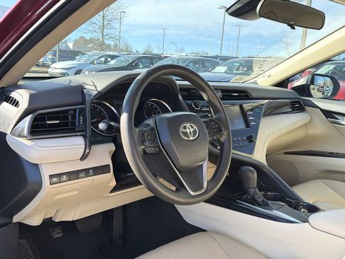 Used 2019 Toyota Camry LE image 7