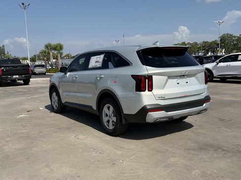 New 2026 Kia Sorento LX FWD image 6
