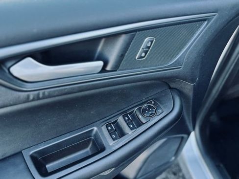 Used 2022 Ford Edge SE w/ Black Appearance Package image 13