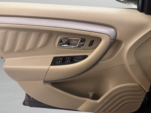 Used 2015 Ford Taurus SE FWD image 22