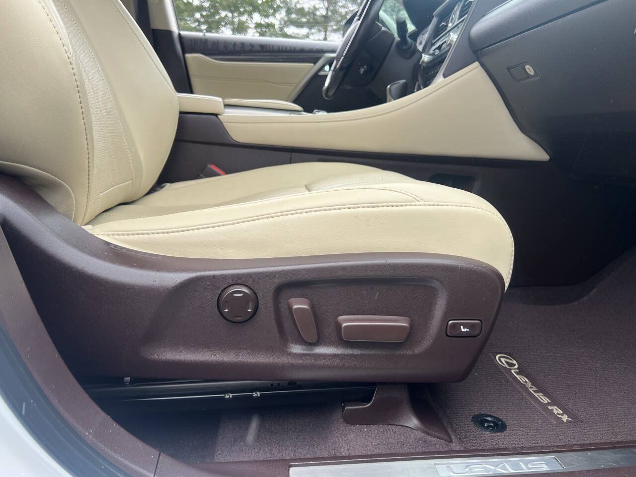 Used 2018 Lexus RX 350L Luxury w/ Accessory Package FWD image 15