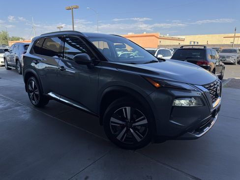 Used 2023 Nissan Rogue SL w/ SL Premium Package image 6